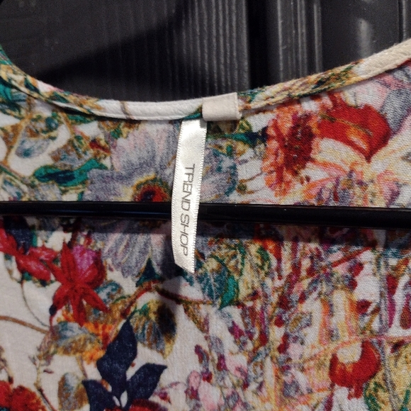 Like New Floral kimono - Picture 3 of 10
